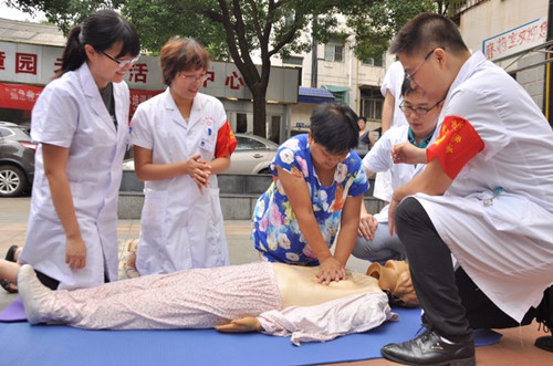 首届“中国医师节” 长沙市精神病老王论坛
医师展风采