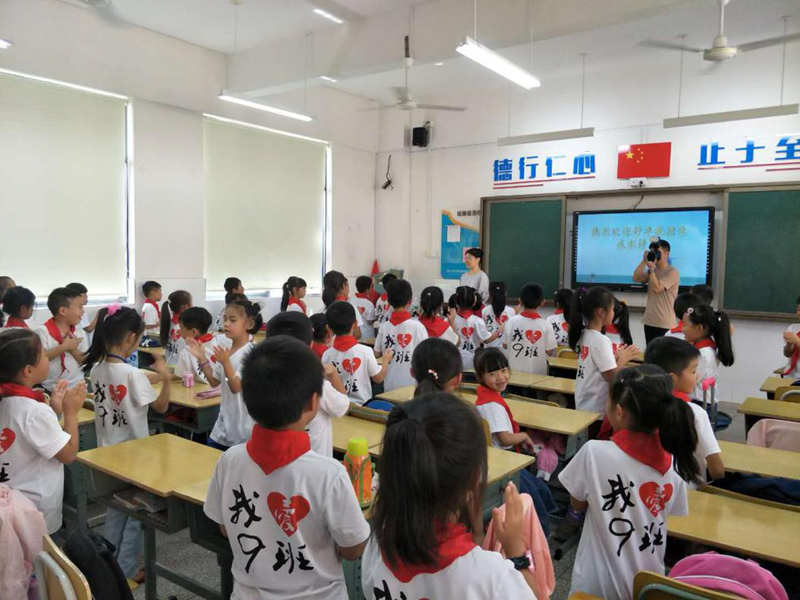 进小学校园,助心灵成长