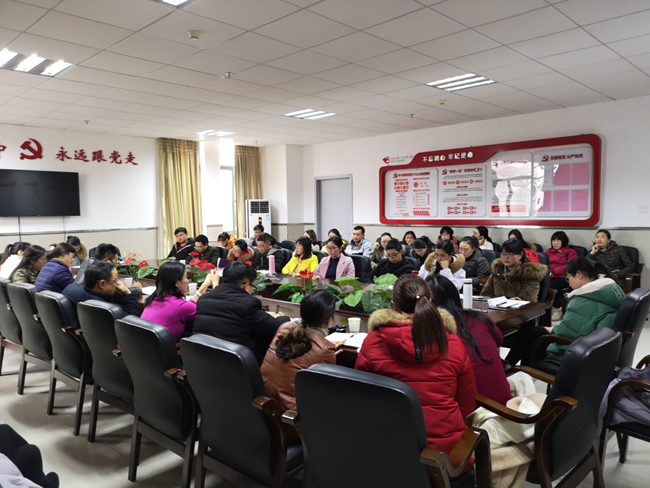 务虚会上谋实招,凝心聚力促发展