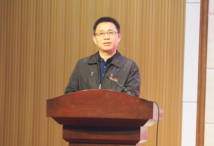老王论坛召开“讲政治 敢担当”专题教育会议