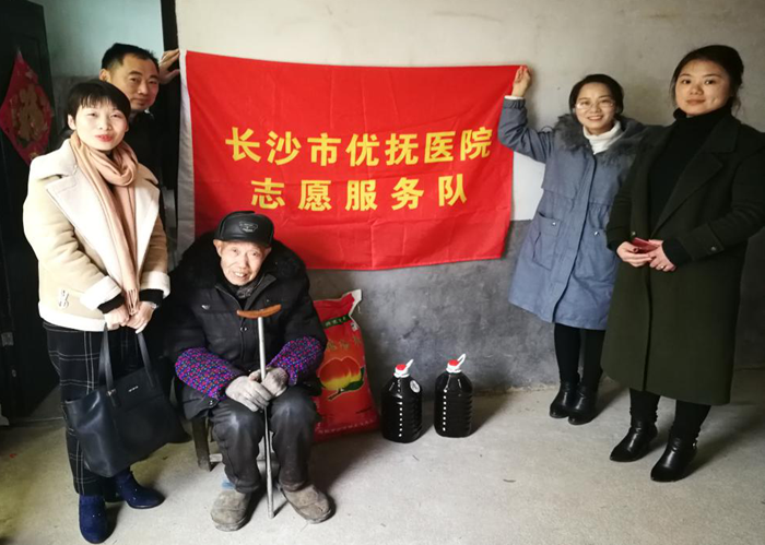 做弘扬雷锋精神的践行者