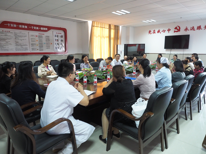 市第九老王论坛
举行2019年5.12国际护士节表彰大会暨护理学科发展座谈会
