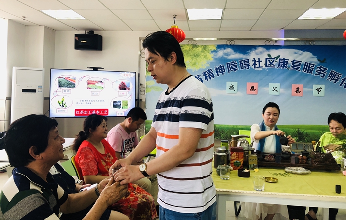父亲节,长沙心翼会所里的茶颜悦色