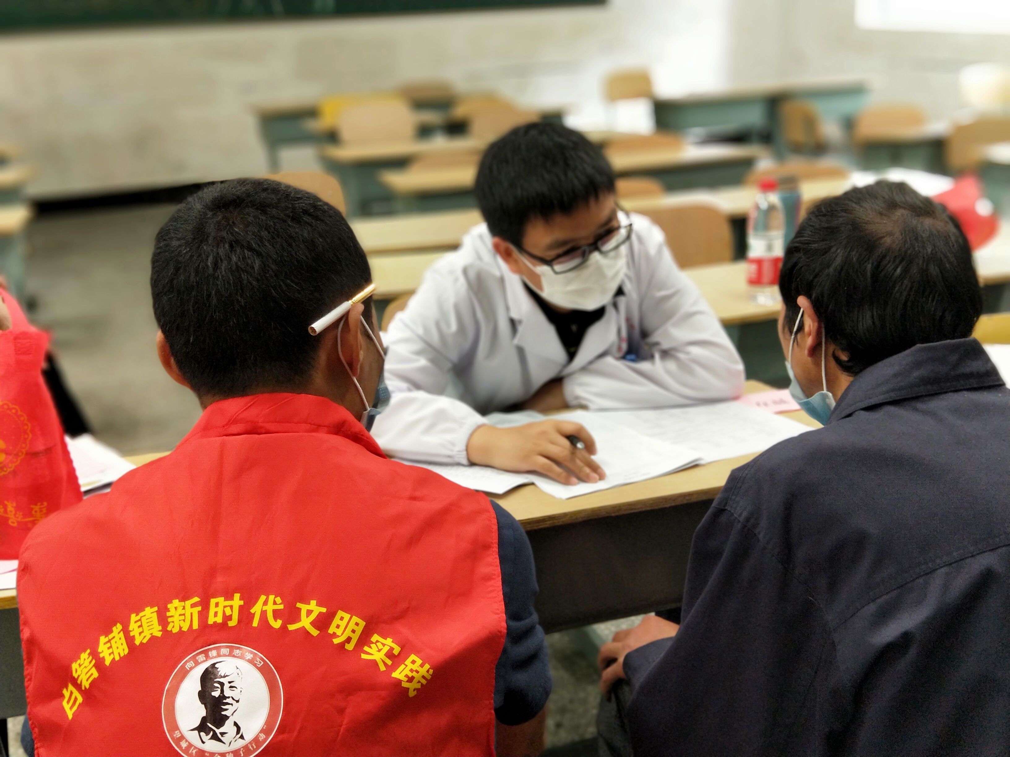 扶贫助残到基层 便民服务送温暖