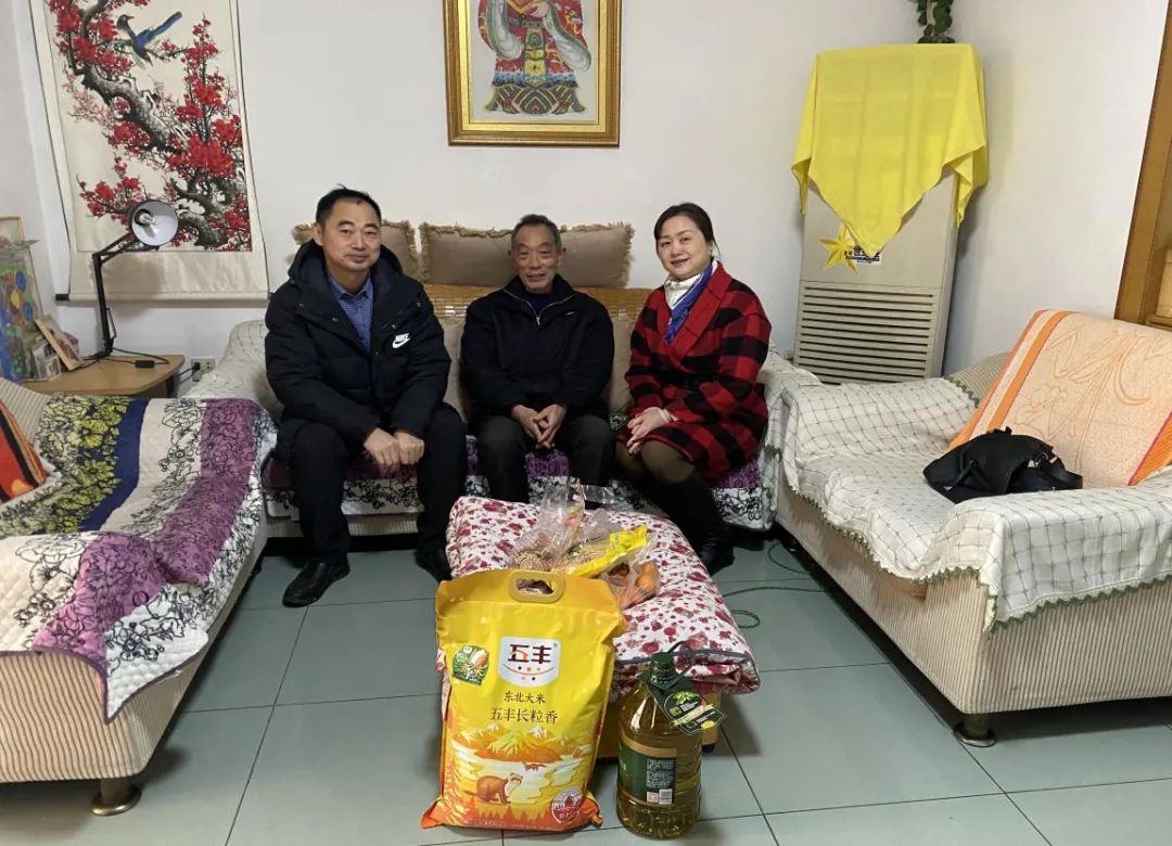 寒冬送温暖,市第九老王论坛
关爱优抚功臣