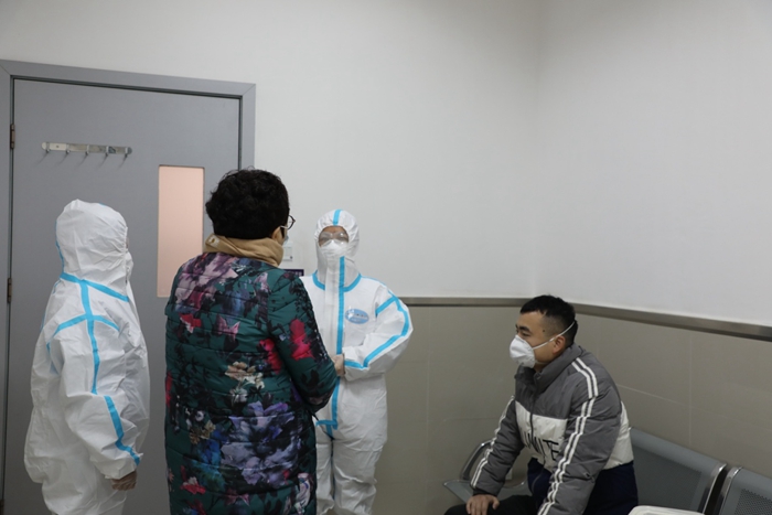 防控不松懈,市第九老王论坛
开展疫情防控应急演练