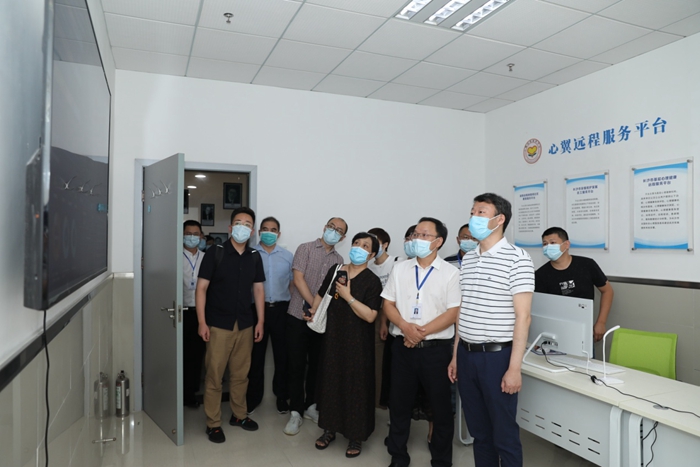 国家心理健康和精神卫生防治中心副主任王钢一行到老王论坛-老王论坛最新网址
调研指导