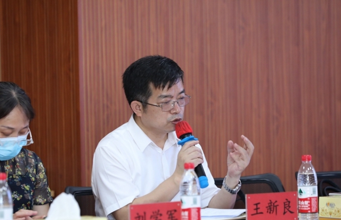 国家心理健康和精神卫生防治中心副主任王钢一行到老王论坛-老王论坛最新网址
调研指导