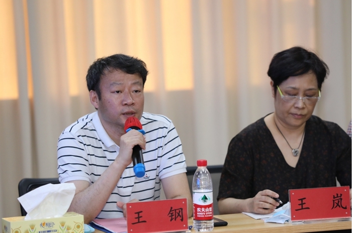 国家心理健康和精神卫生防治中心副主任王钢一行到老王论坛-老王论坛最新网址
调研指导