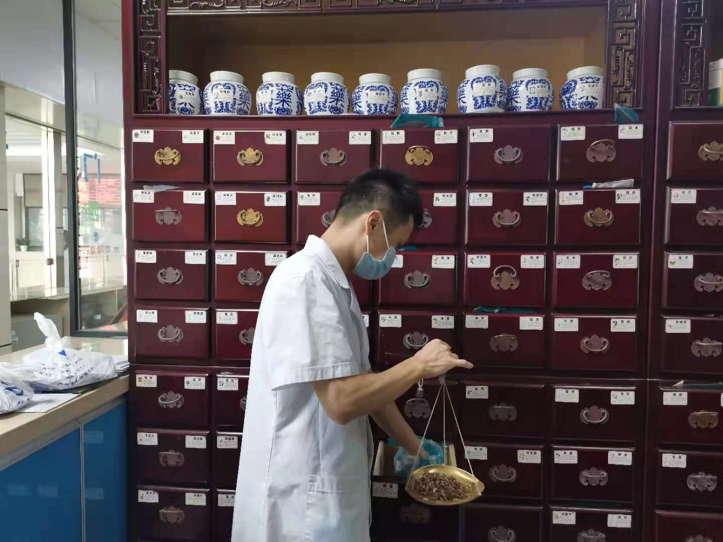 发挥中医药优势 助力抗击疫情