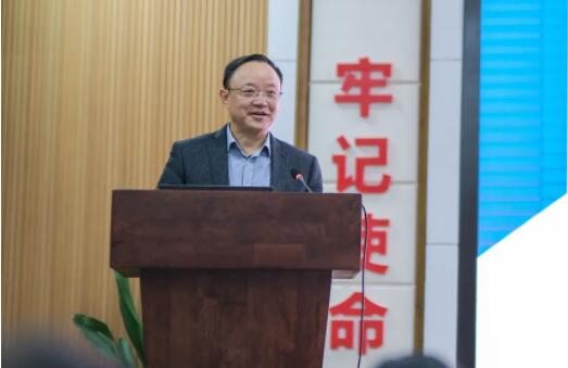 理论学习获新知,演练实操强底气