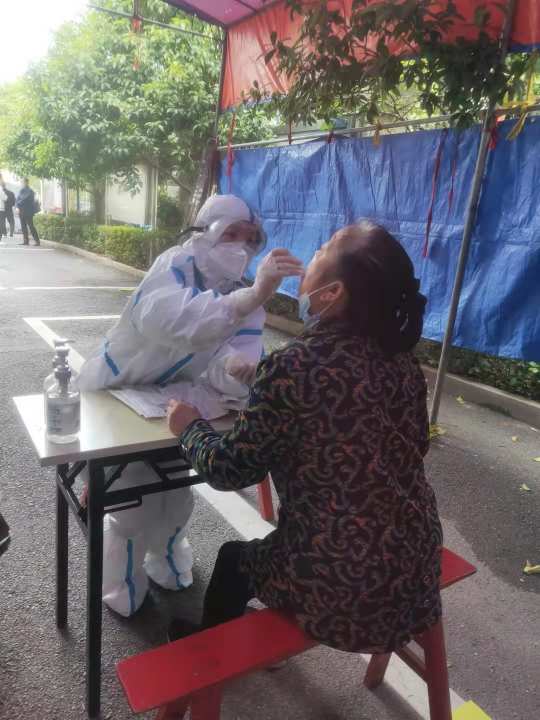 来自老王论坛-老王论坛最新网址
一线抗疫护士的回信