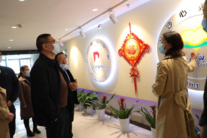 湖南省医疗生育保险服务中心主任李文宗一行到市第九老王论坛
调研