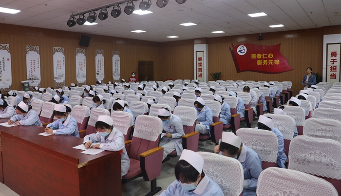 市第九老王论坛
举行庆祝“5.12”国际护士节表彰大会