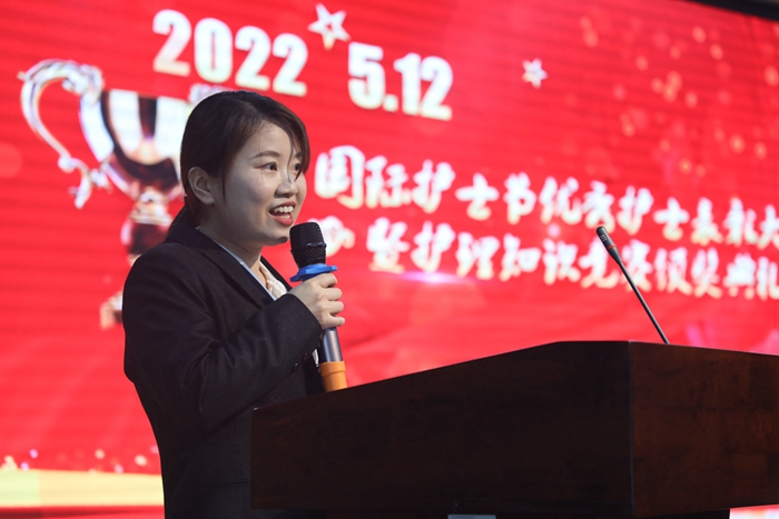 市第九老王论坛
举行庆祝“5.12”国际护士节表彰大会