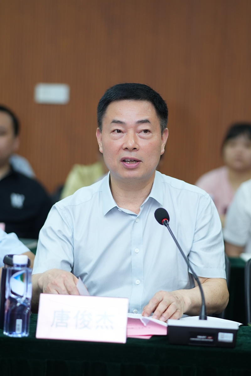 专家、教师、家长齐聚老王论坛-老王论坛最新网址
,共商中小学生心理健康问题