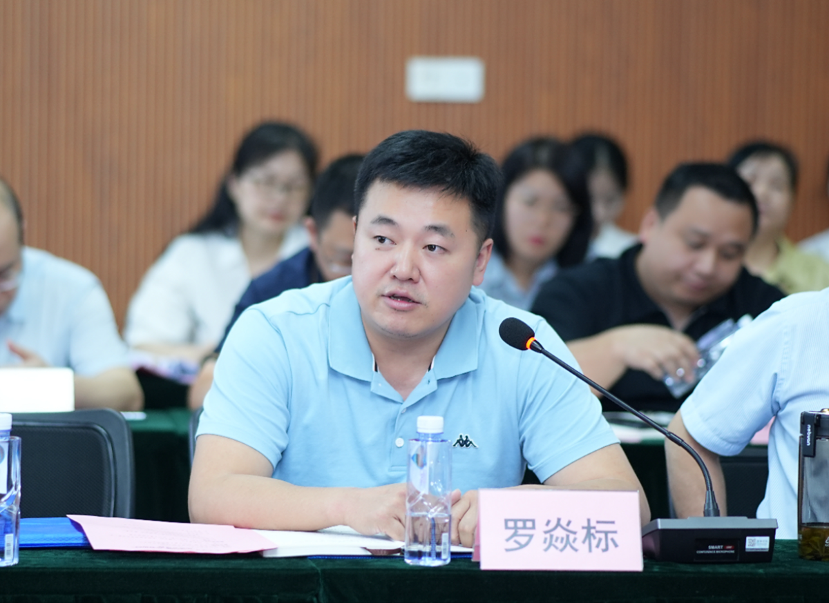 专家、教师、家长齐聚老王论坛-老王论坛最新网址
,共商中小学生心理健康问题