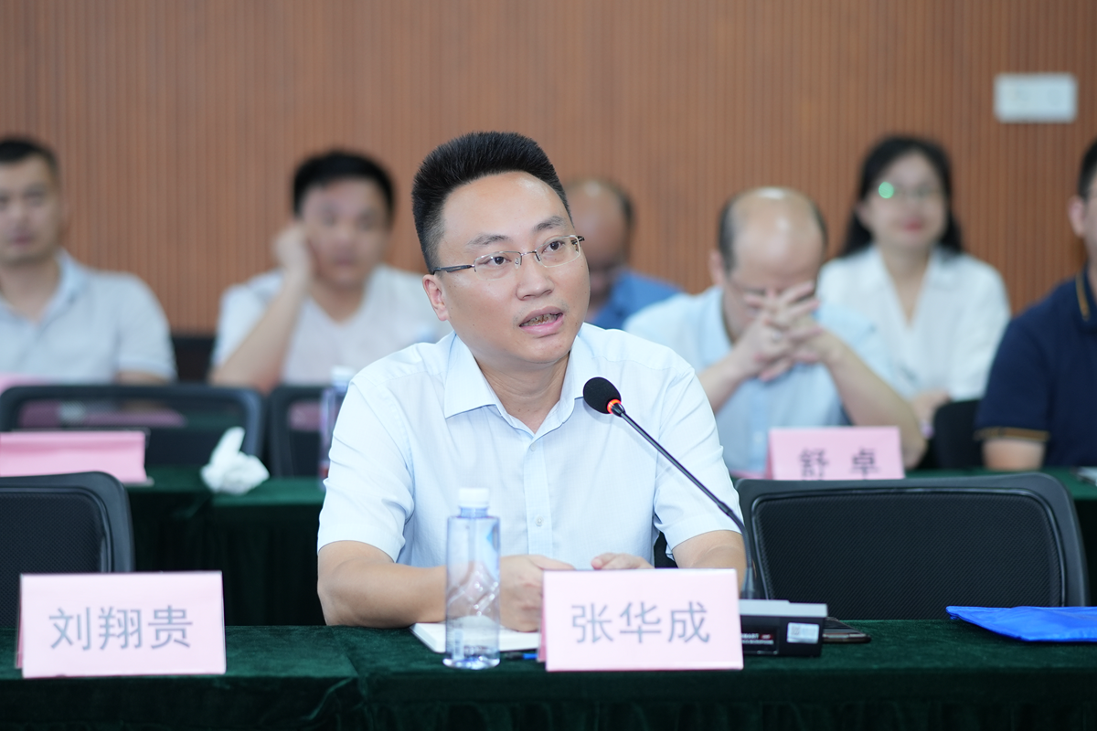 专家、教师、家长齐聚老王论坛-老王论坛最新网址
,共商中小学生心理健康问题